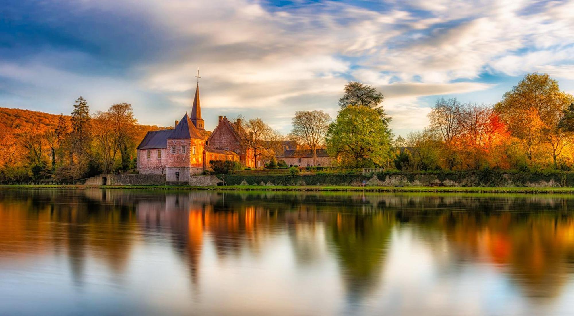 Maison Et Velos A Godinne Dans La Vallee De La Meuse Екстер'єр фото